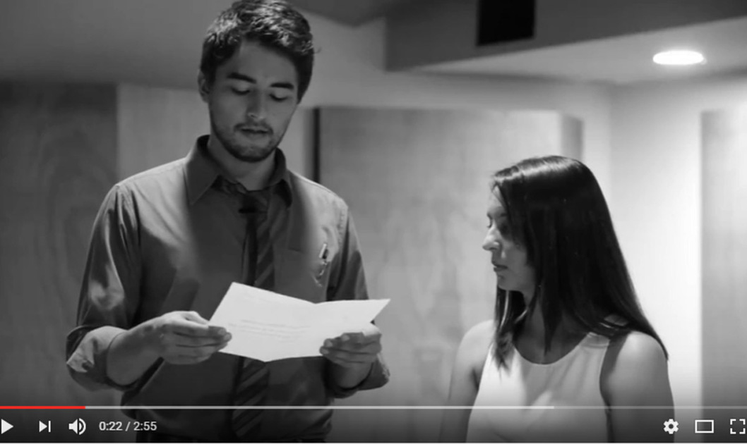 Imagen captura del video de la campaña “Disculpe doctor, ¿qué dijo?”